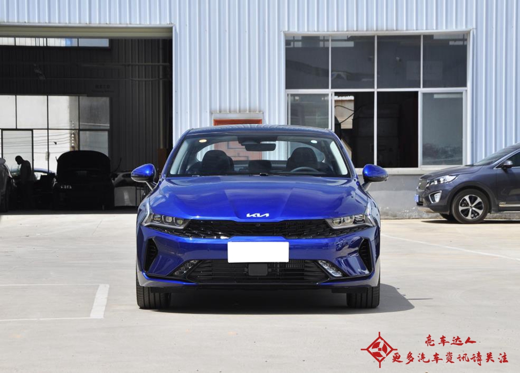 起亚k52021款380tgt-line焕新版内饰,11万公里的起亚k5还值得买吗