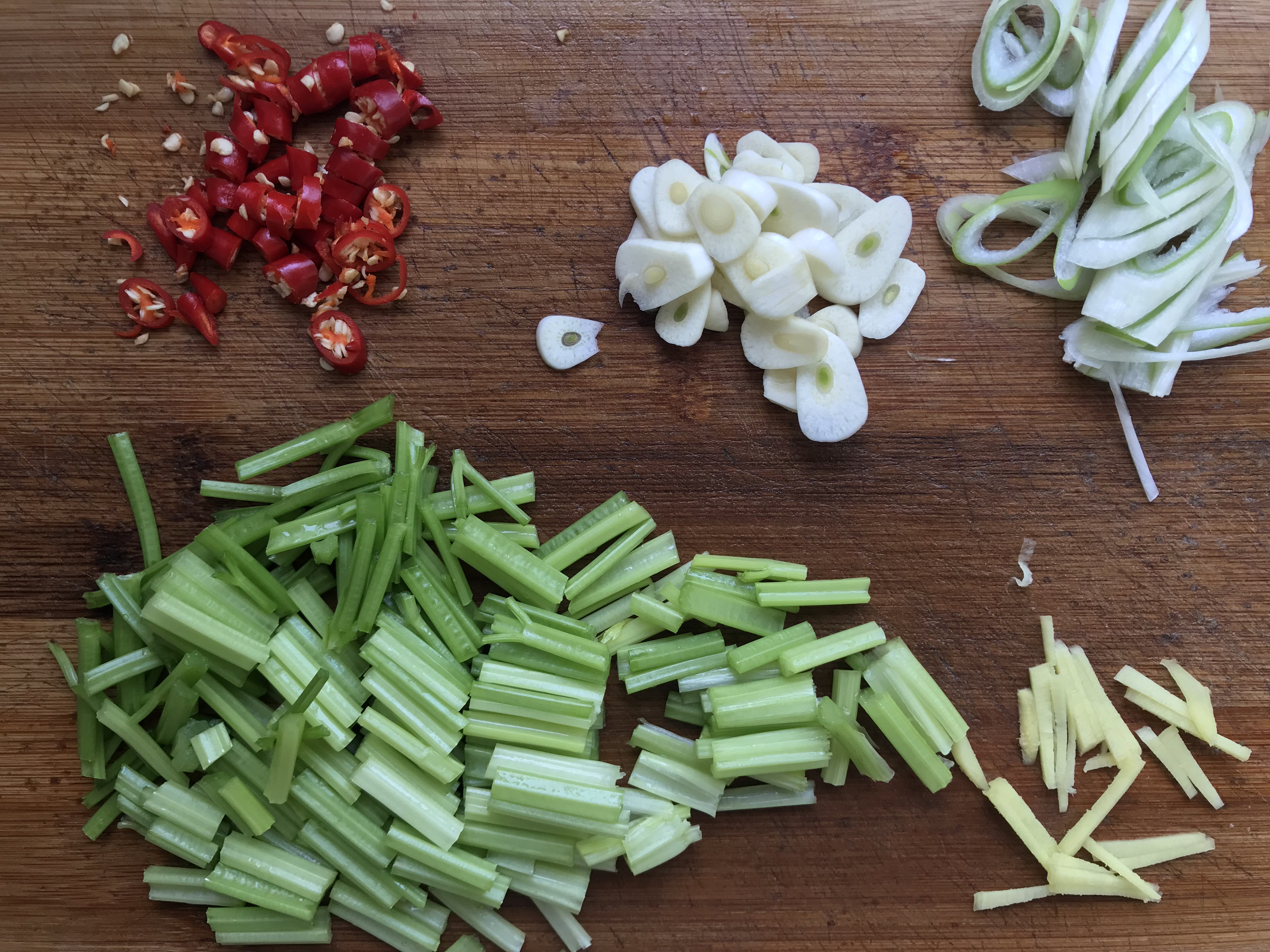 朋友寄过来的皮皮虾,河虾跟芹菜怎样做才好吃