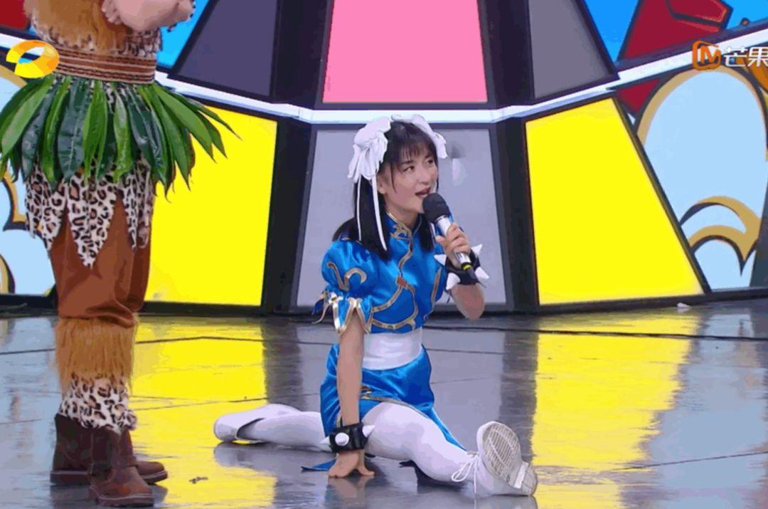 谢娜露脐装露肚子,谢娜挺孕肚现身