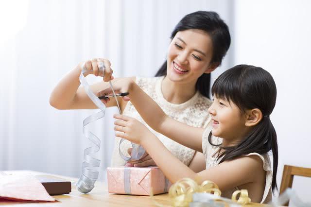 小朋友在幼儿园过生日该怎样举行,幼儿园集体生日会怎么过