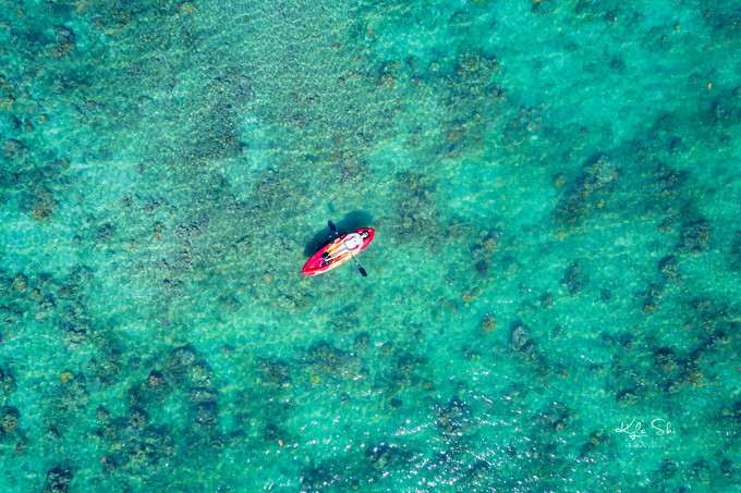 在海洋上与世隔绝的小岛,到大海里面就找一个小岛去生活