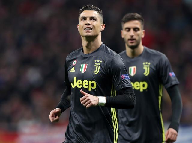 c罗金色战靴开箱,实况足球c罗金光闪闪好用吗