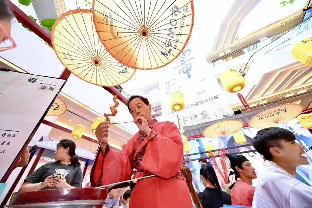 西安赛格品牌大升级！瑞幸和COACH做邻居，西安商业8月迷幻现实