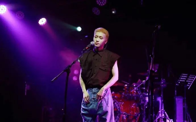 从“做作”到真实，唱歌始终是他最能表达自己的事