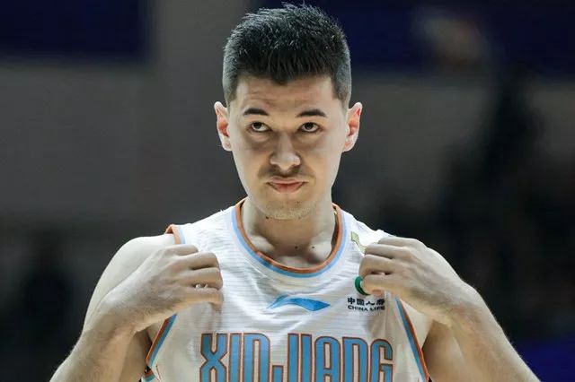 李楠20秒犯规,李楠13分11个篮板