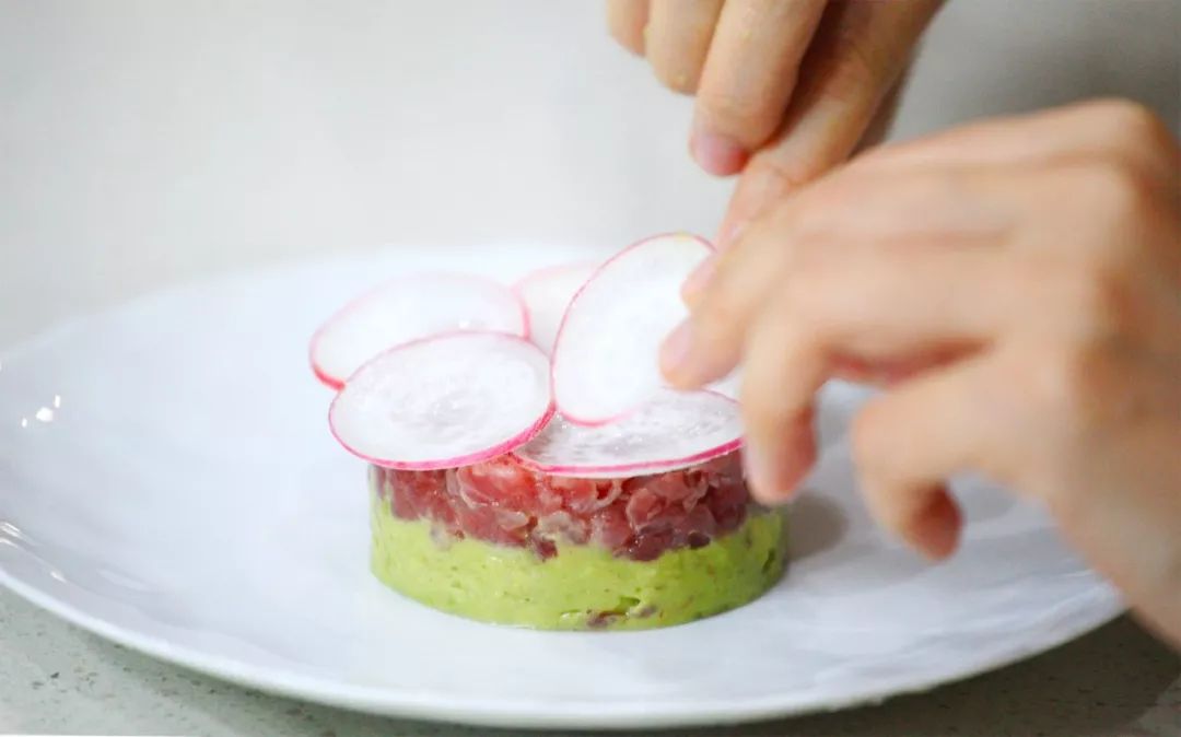 金枪鱼牛油果塔塔的做法,金枪鱼塔塔做法步骤