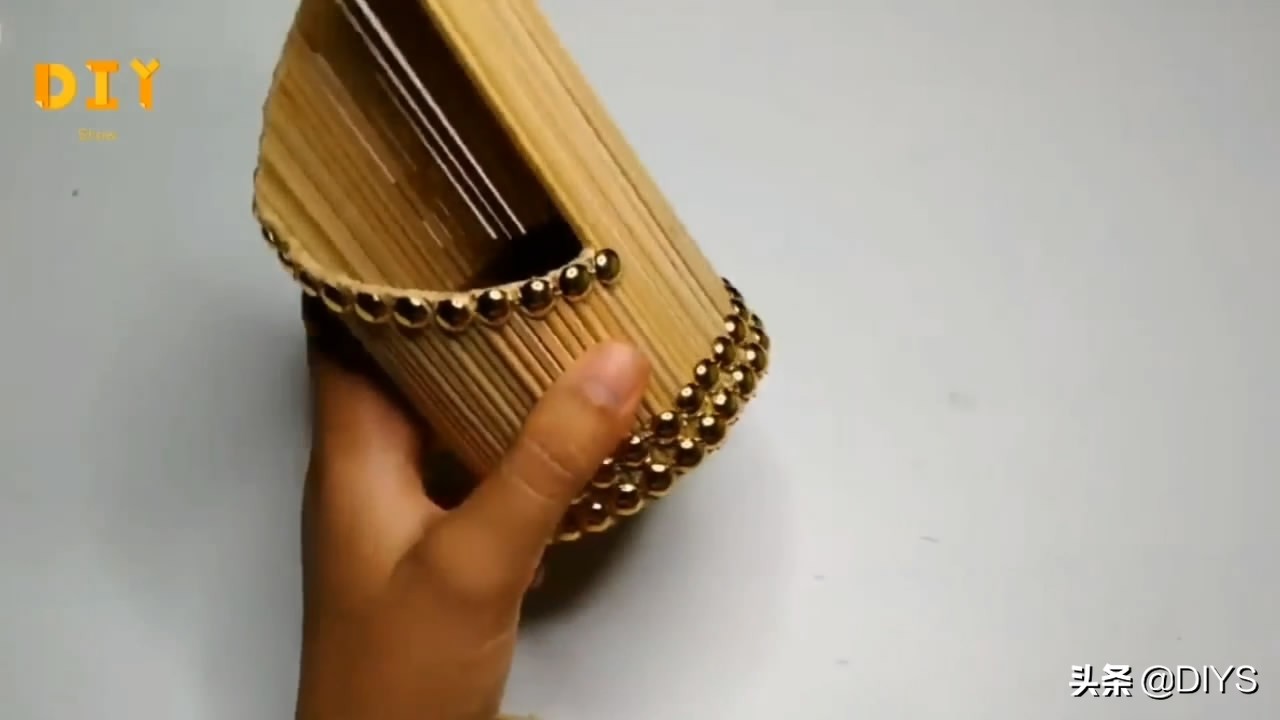 如何制作小花篮最简单的,简易竹签花篮手工制作视频