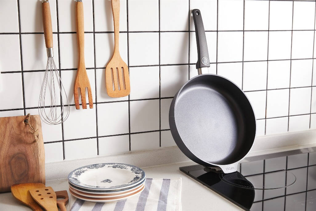 钻石麦饭石不粘锅,钻石家用不粘锅