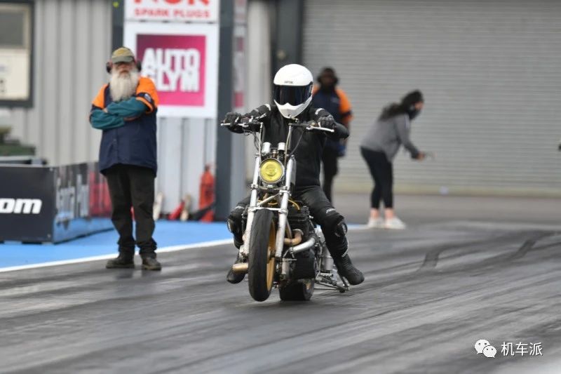 定制|200匹涡轮增压“匪王”变身bobber竞速赛车