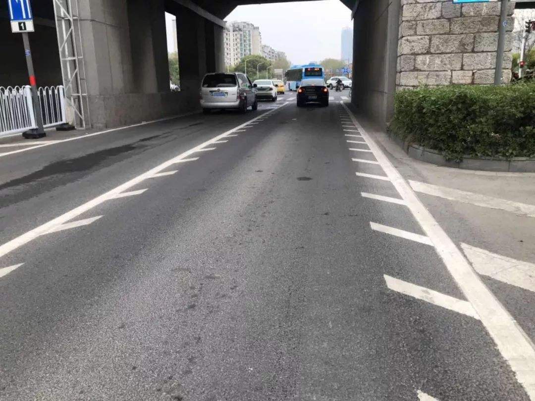 不认识锯齿车道违法吗,锯齿车道什么情况会被罚