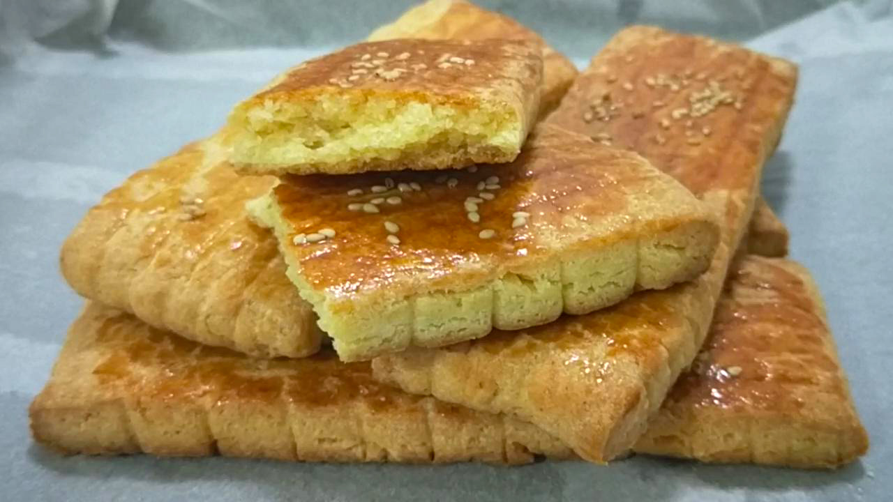 面粉里加鸡蛋怎么做饼,鸡蛋面粉饼怎么做松软好吃