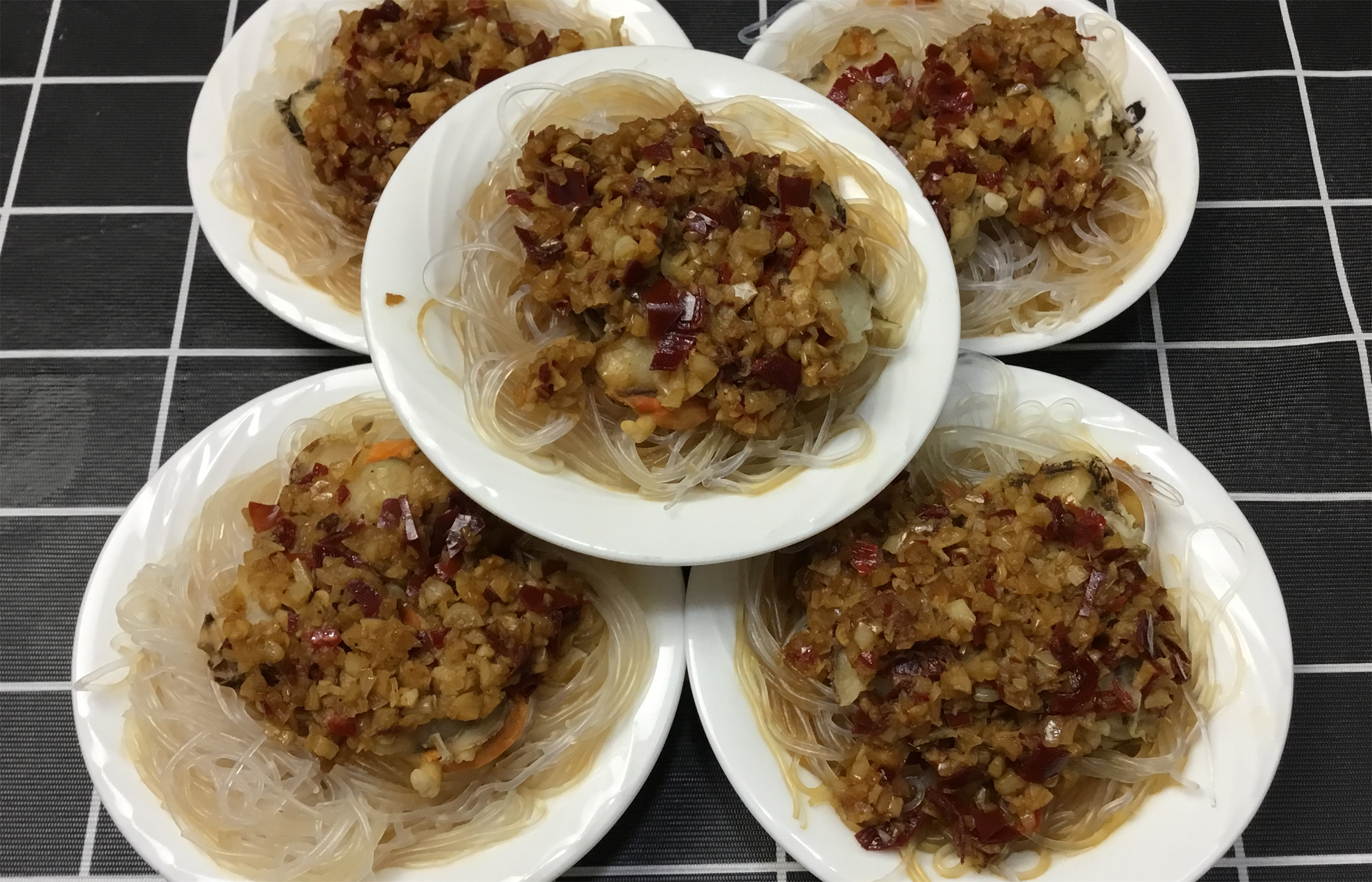 蒜蓉粉丝扇贝最正宗的做法,这才是真正的正宗蒜蓉粉丝扇贝