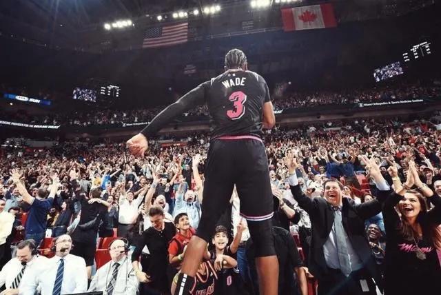 韦德退役球衣到场的巨星,韦德退役一周年闪电鲨组合