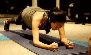 减肥瘦肚子敲肚脐两侧管用吗,肚子上的赘肉用手捏能减肥吗