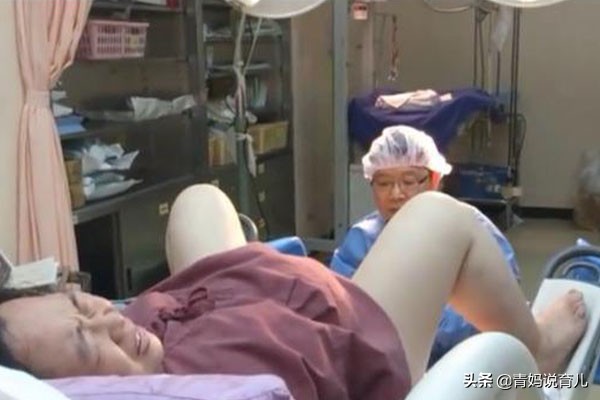 产妇生产后肚子怎么还那么大,产妇剖腹产以后肚子还是比较大