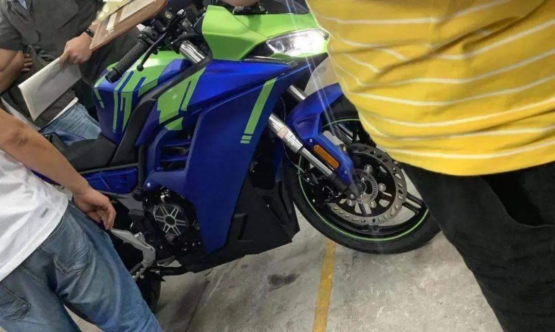 23款无极250rr竞技版对比22款,无极250rr竞技版飙车视频