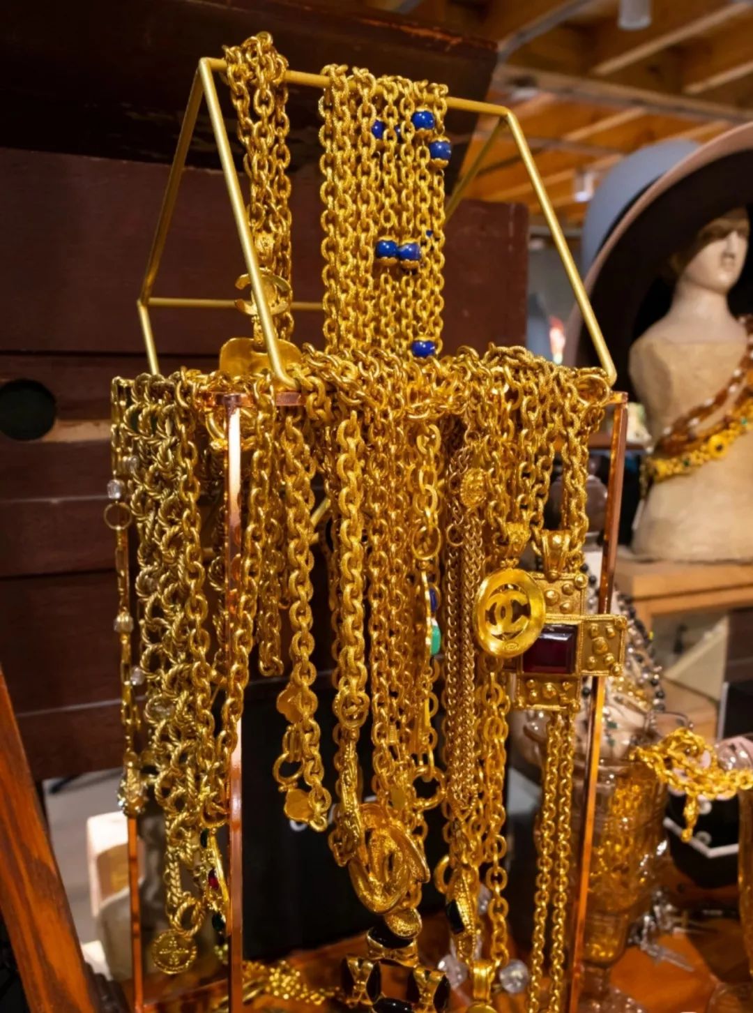 日本中古店必买lv,买lv好还是chanel好