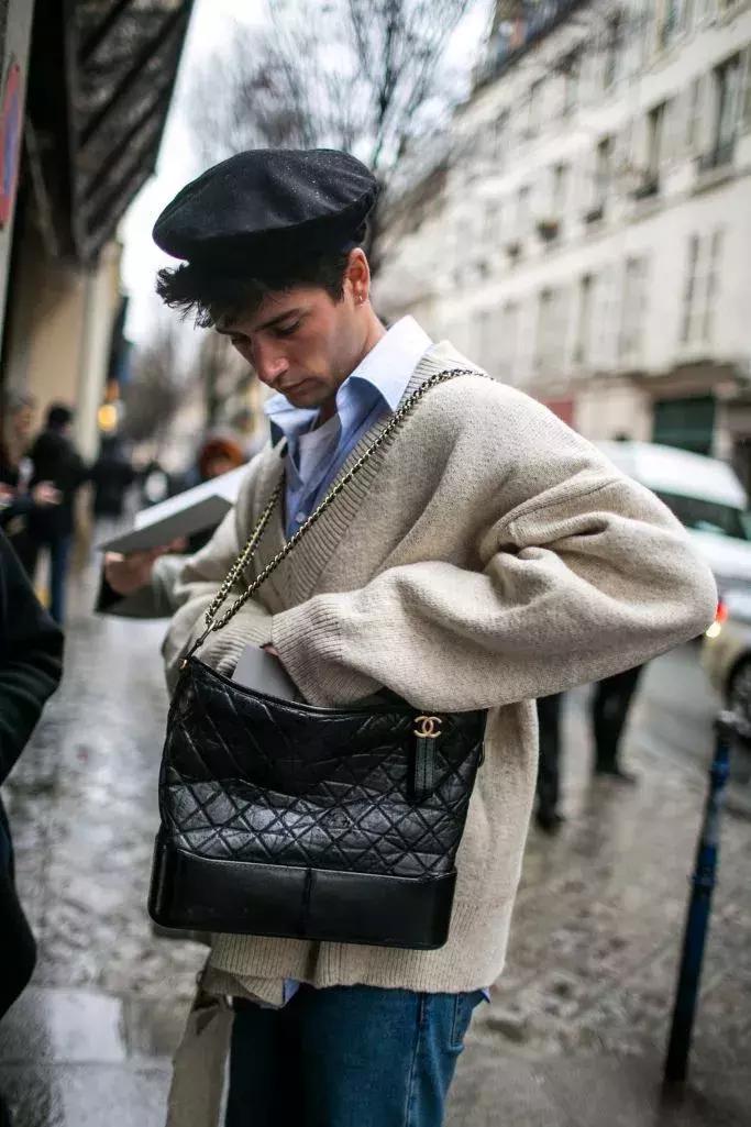 毛衣是冬季的基础单品,毛衣要更适合寒冬