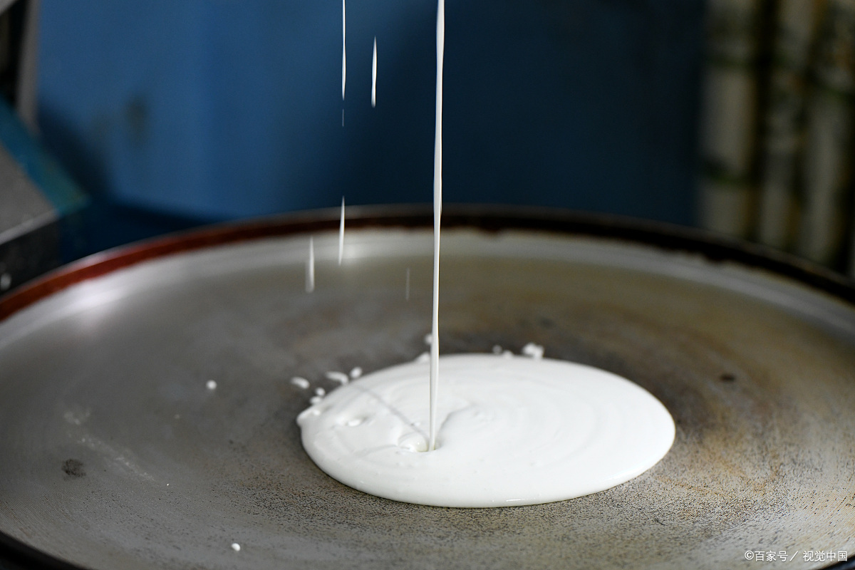 凉皮米皮家常做法,凉皮的米皮是怎么做出来的