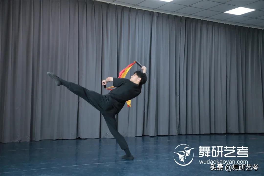 跳舞的时候总感觉自己跳不好,跳舞老是站不稳究竟是什么原因