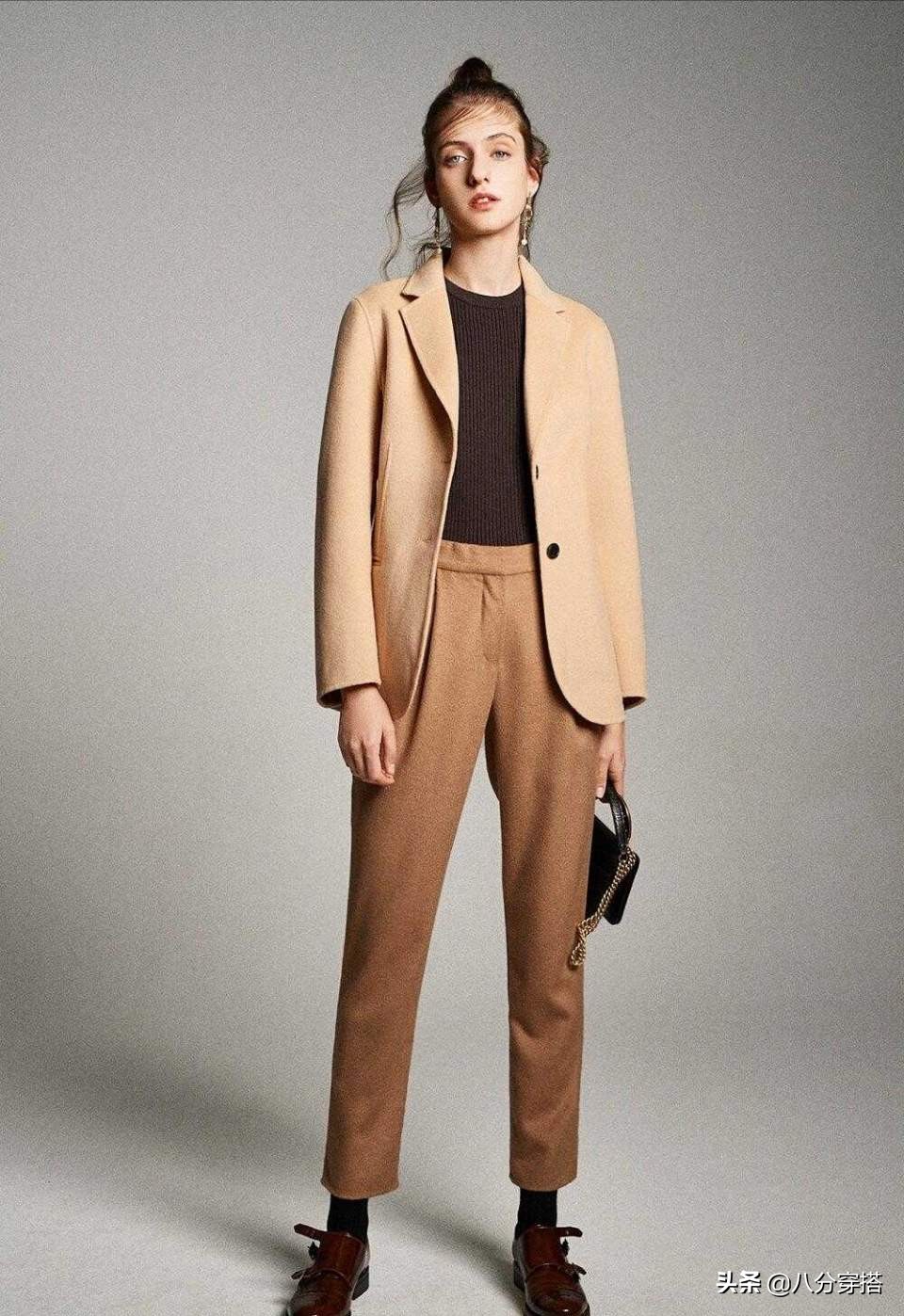 陈都灵纯色披肩发上衣温柔,陈都灵穿搭牛奶裤上衣纯色优雅风