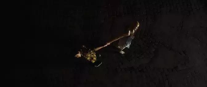 连海报都要打码的R级片，老司机看了都涨姿势