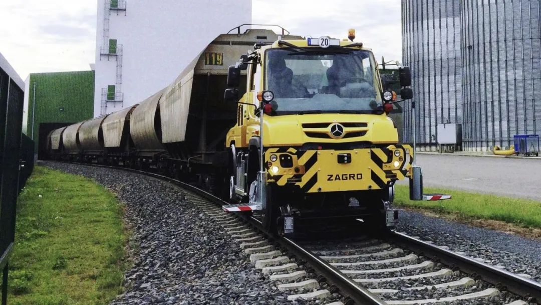 一个可以拉火车的四驱车，曾被吉尼斯世界纪录表彰