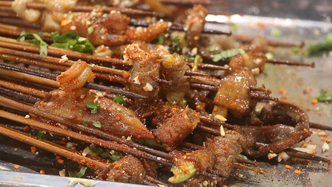 乐山，一座你不胖都对不起的城市