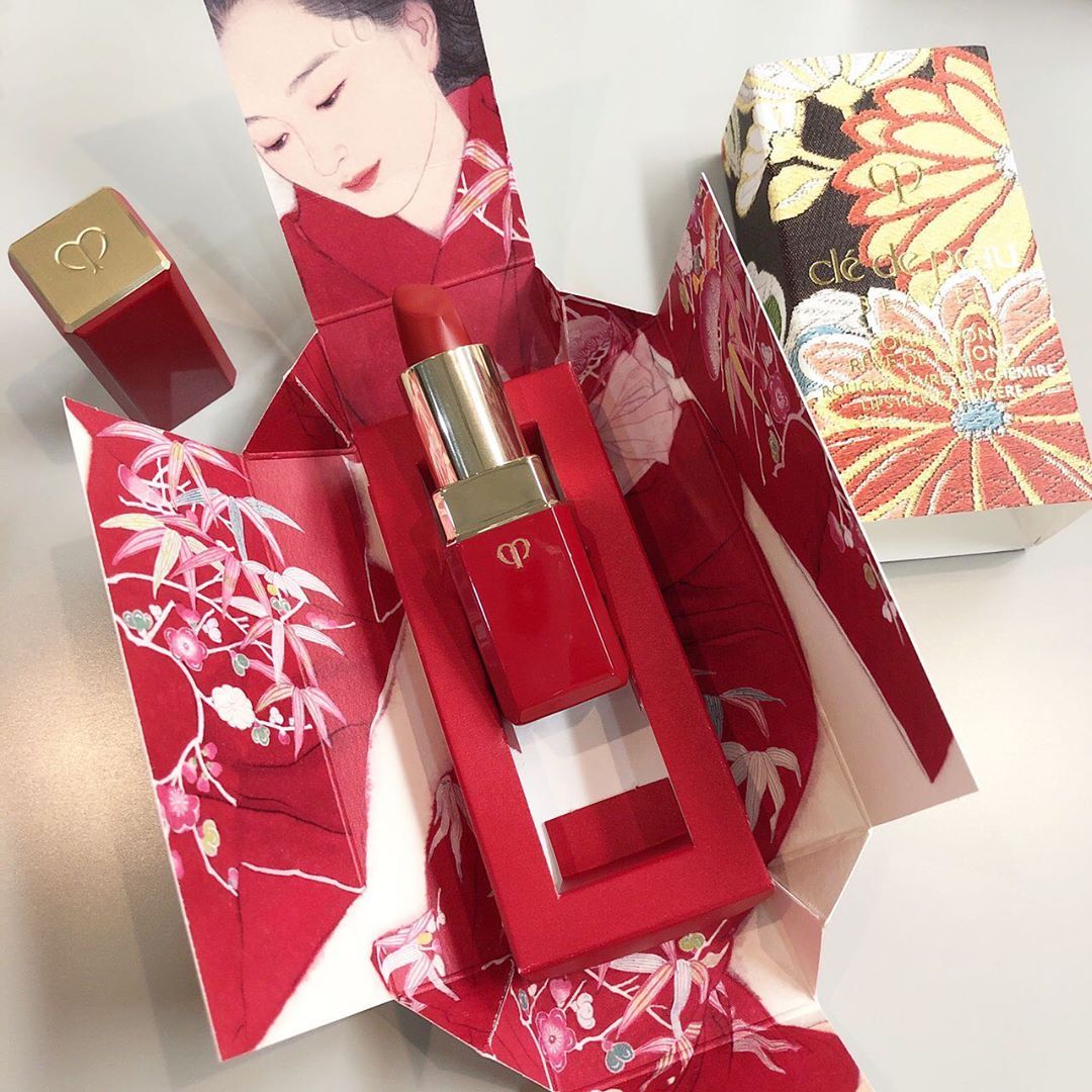 妙龄少女为何通宵数钱？原来是这些限定要靠抢