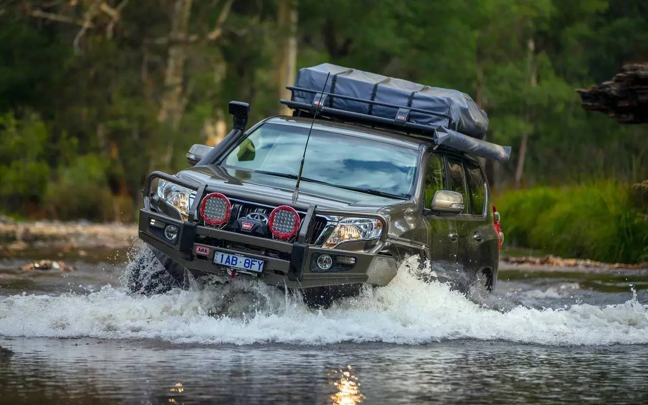 驾驶机动车在涉水路段正确做法,摩托车涉水驾驶的正确方法