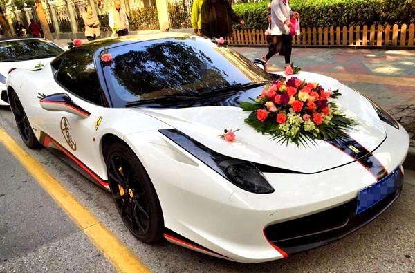 劳斯莱斯出一次婚车得多少钱,劳斯莱斯加长版婚车多少钱