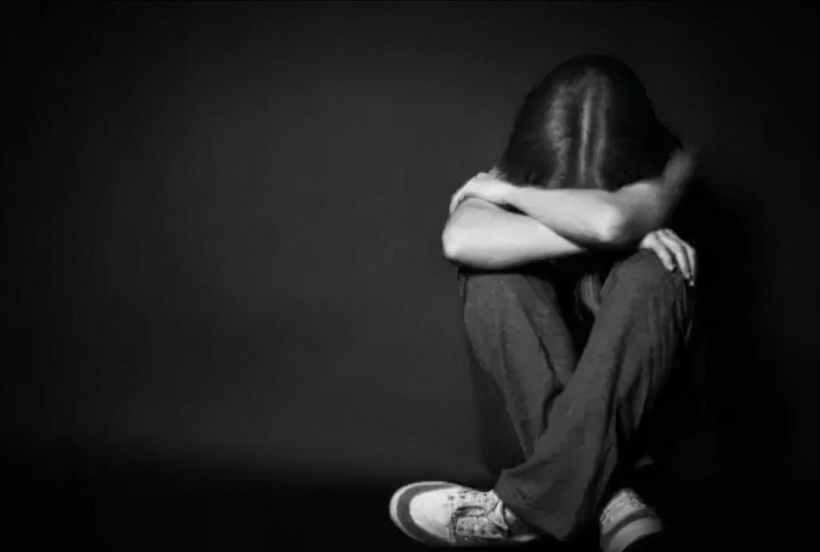 孩子有自残现象该不该跟老师讲,孩子自残的心理疏导