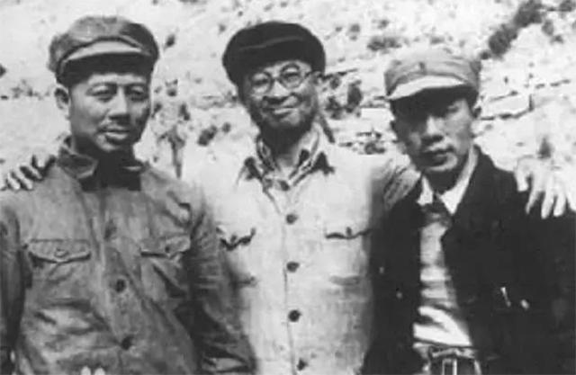 开国上将开饭店，客人吃饭霸王餐，给战友免单，酒楼硬生生被吃垮