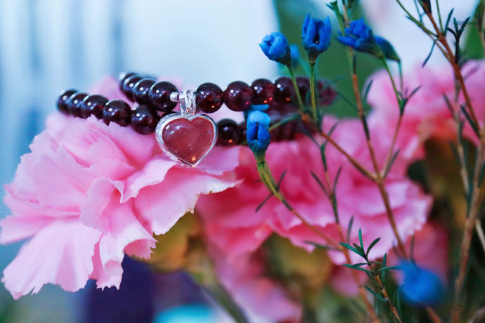 石榴石卖二十元一颗,石榴石便宜的是假的吗