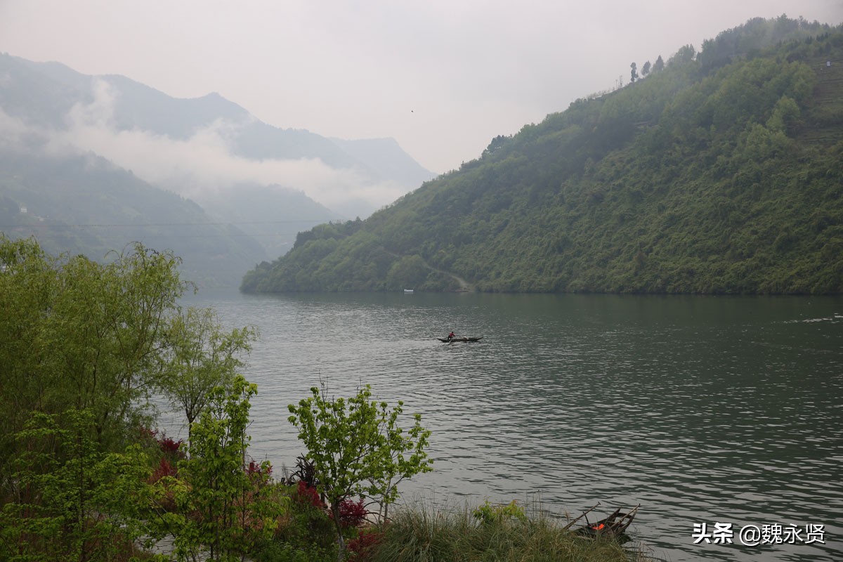 石泉后柳古镇：坐大游船划小木船游汉江，走进老街吃腊肉吃鱼