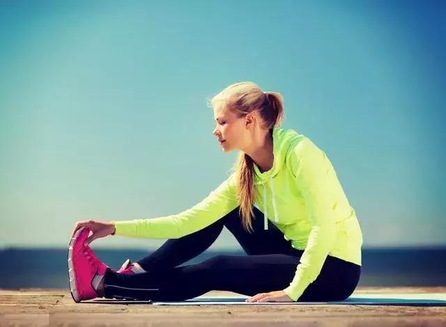 跑步黑指甲鼓起来了怎么办,跑步跑出黑指甲怎么办