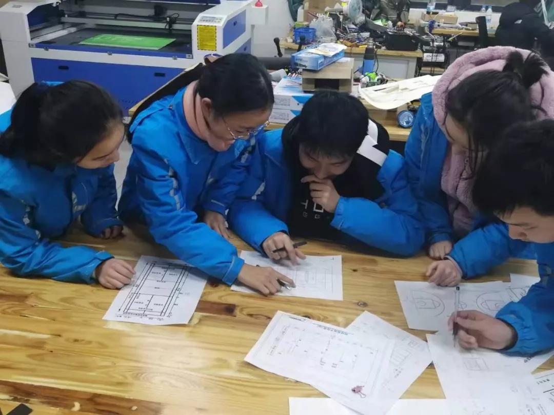 成人篮球场和幼儿球场一体设计,学校篮球球场设计