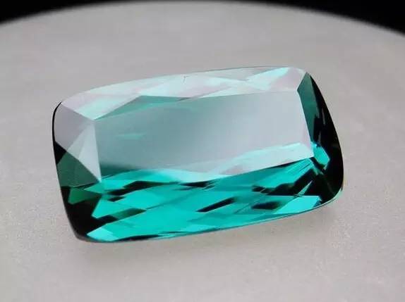 小假碧玺有什么危害,碧玺可用酒精辨真假不