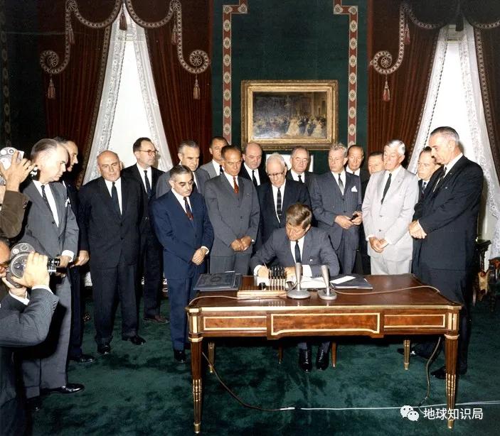 什么是“美国核*器武**基建计划”?|地球知识局