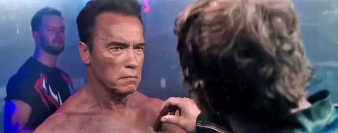 拳王暴打wwe,施瓦辛格一拳打倒wwe