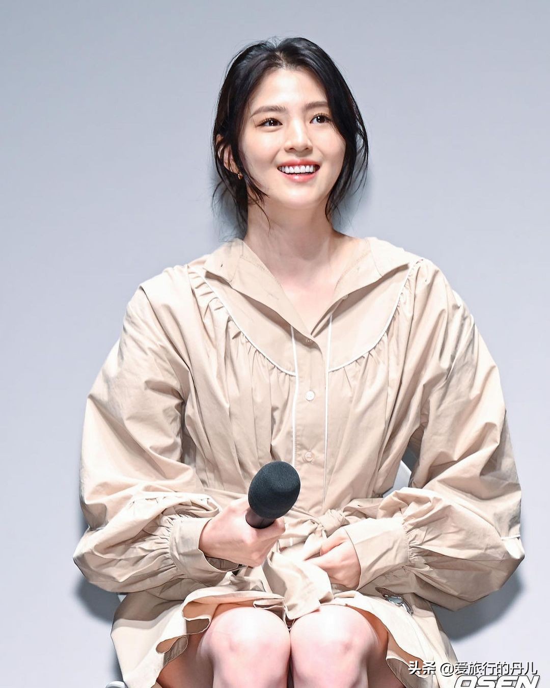 韩国女星韩素希红发,韩素希穿搭欧美绿色裙子