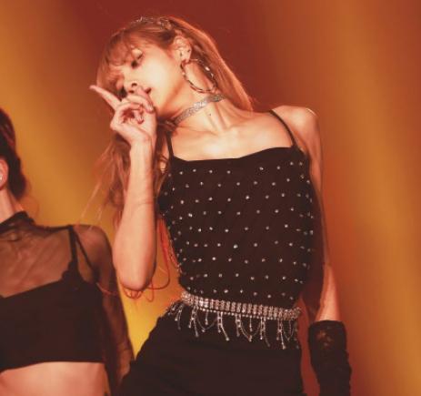 贾斯汀比伯lisa同台,比伯贾斯丁关注lisa