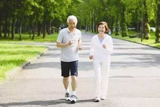 腹部突出没关系!做好这几件事,干掉大肚腩,快速养出腹肌马甲线