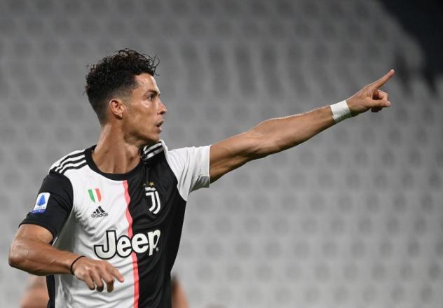 c罗庆祝图片4k全屏无水印,35岁的c罗个人双里程碑