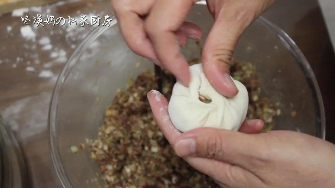 全民热爱的小笼包，肉馅浓香，皮不塌陷的秘密就在这个视频里