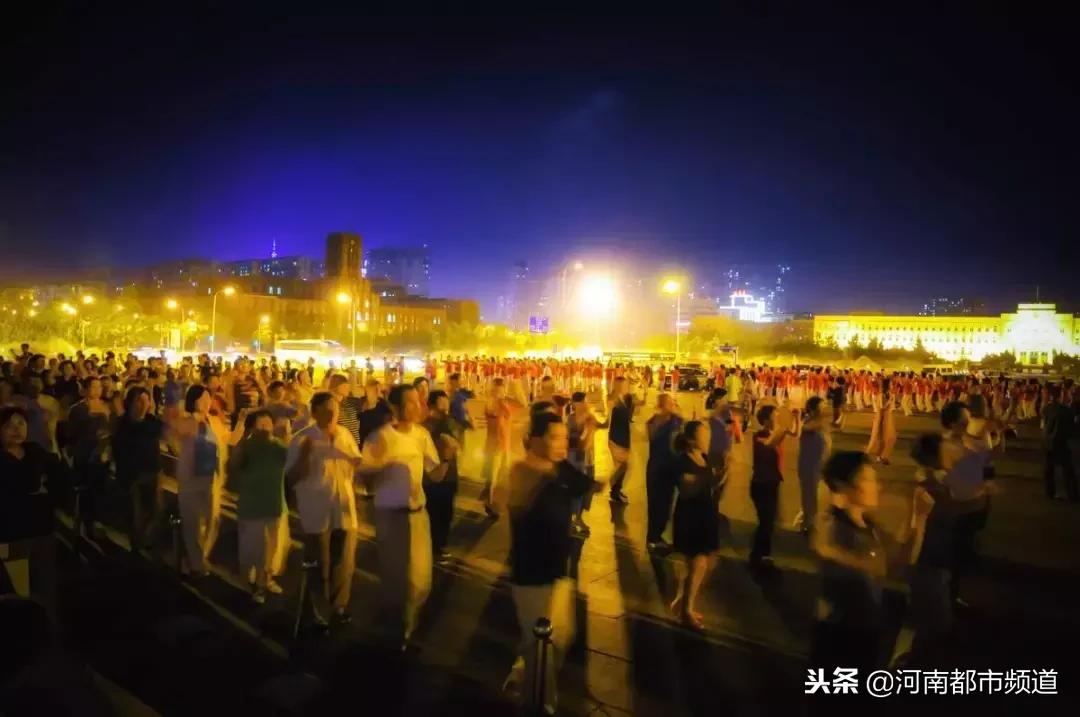 “她们一跳我的天塌了！”男子劝阻广场舞遭大妈*攻围**猝死！