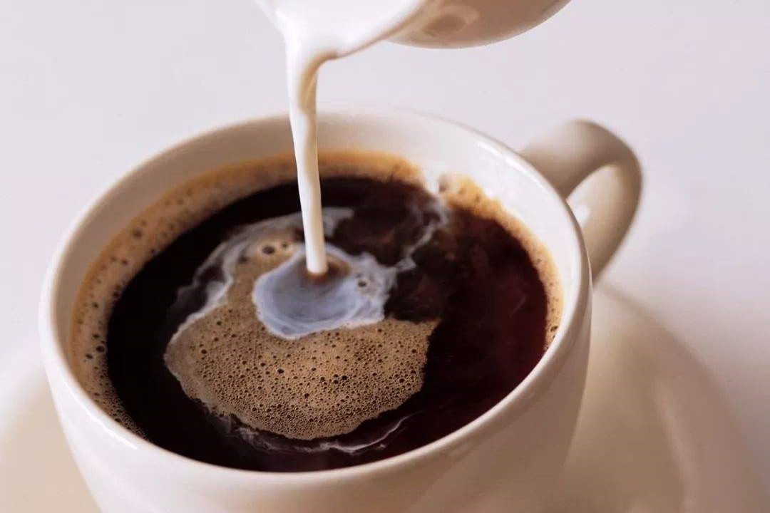 奶茶中各成分对人体的危害,奶茶里面的奶粉是什么有什么危害