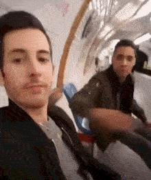 不联系的同学借钱怎么高情商回复,怎么回复借钱的同学