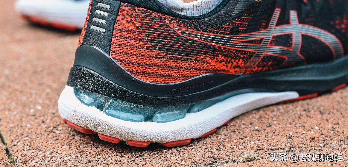 耐克和亚瑟士哪个适合跑步,穿了一年的亚瑟士