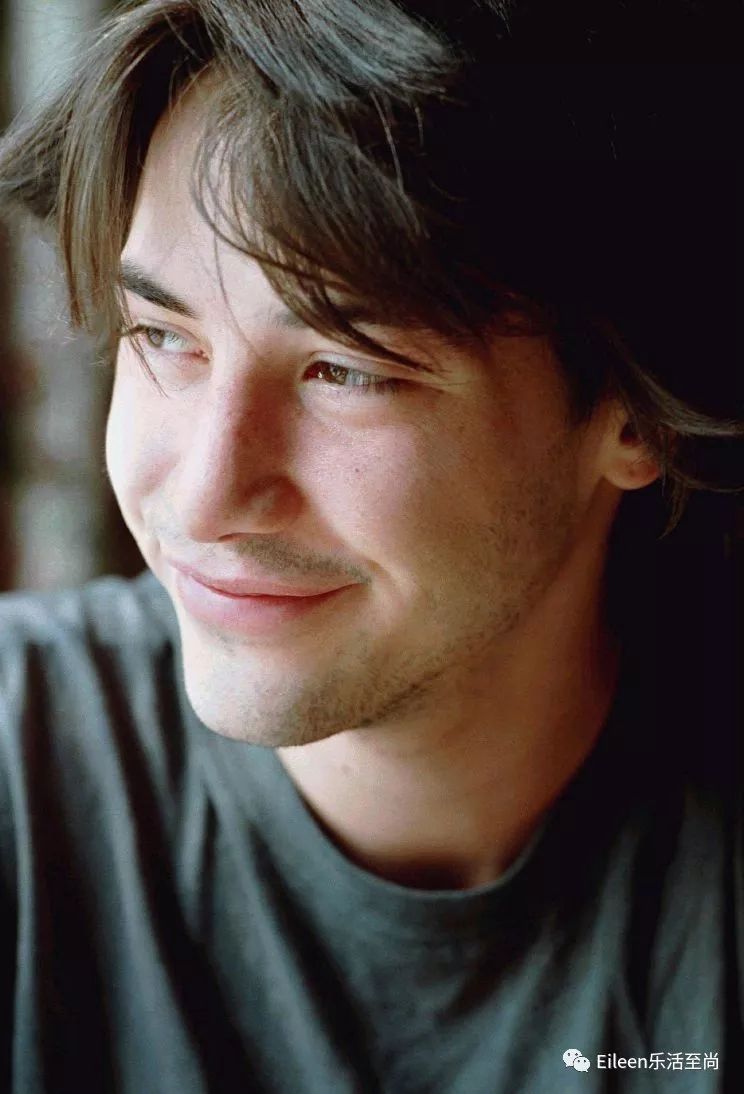 丧女失爱，辟谣无用，绝世美强惨基努·里维斯，放飞多年再遇真爱